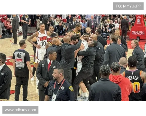 勇士与马刺西部决赛第四场激战回顾与精彩瞬间分析